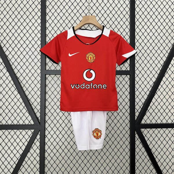 Manchester United 04 06  home retro kids kit