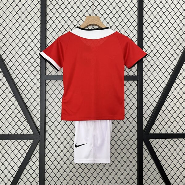 Manchester United 04 06  home retro kids kit - Image 2