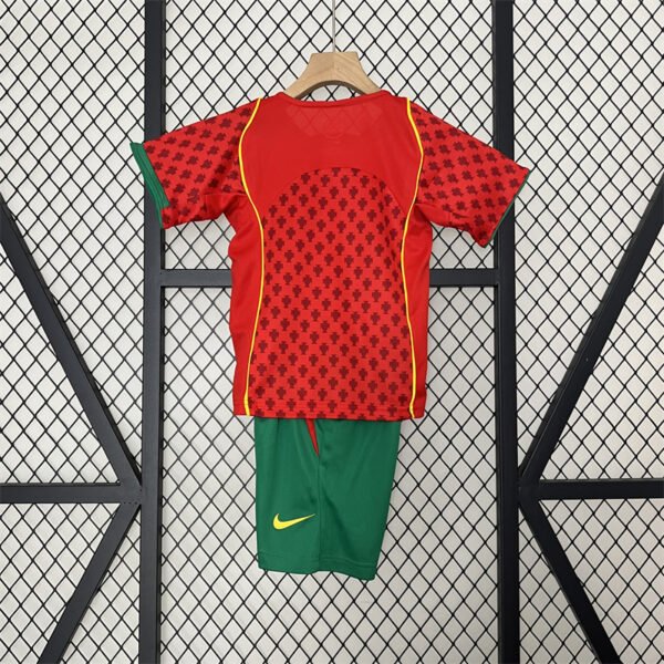 Portugal home 2004  kids kit - Image 2