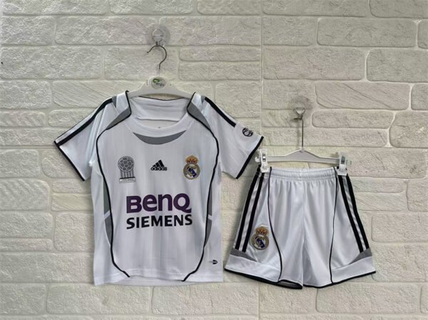 Real Madrid 06 07 home kids kit