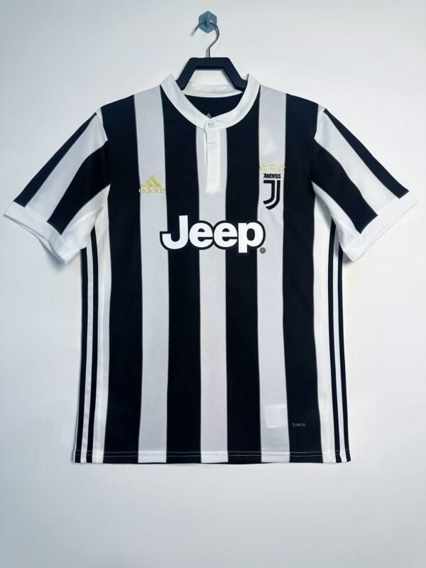 Juventus 17/18 home jersey
