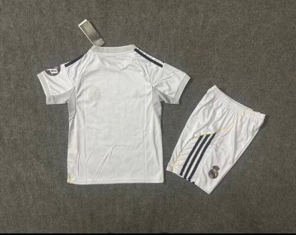 Real Madrid 25/26 home  kids kit sock - Image 2